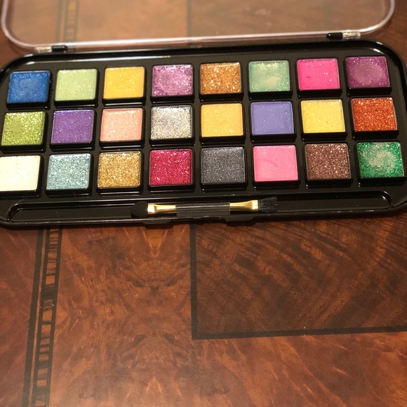 Love and Beauty 24 Color Eyeshadow Palette - Picture 3 of 4